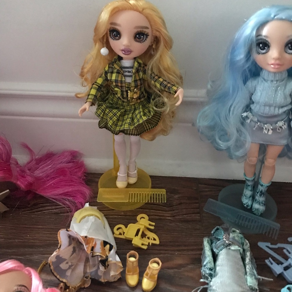 Rainbow High Sheryl Meyer Doll (not with dark lipliner)